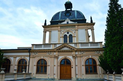 The ceremonial hall was designed by architect Bedřich Münzberger
